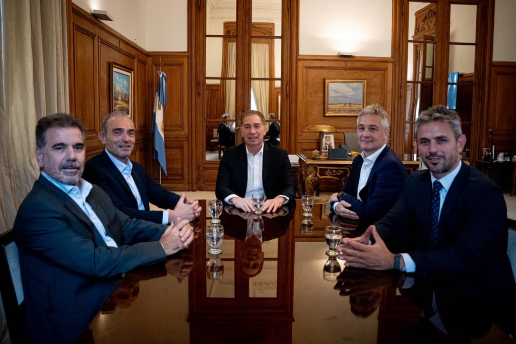 Parte de la mesa política del Gobierno se reunirá con referentes del PRO.