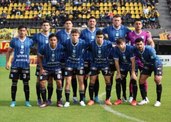Racing de Córdoba perdió 2-0 con Almirante Brown y se aleja del Reducido