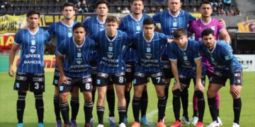 Racing de Córdoba perdió 2-0 con Almirante Brown y se aleja del Reducido