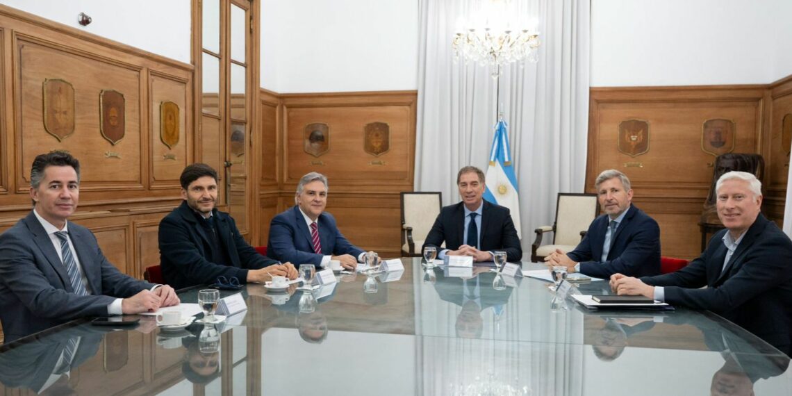 Llaryora, Pullaro y Frigerio llevaron sus reclamos a la Casa Rosada Llaryora, Pullaro y Frigerio llevaron sus reclamos a la Casa Rosada