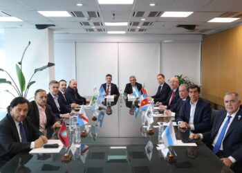 El Gobierno busca un acuerdo con los gobernadores para destrabar Zonas Frías