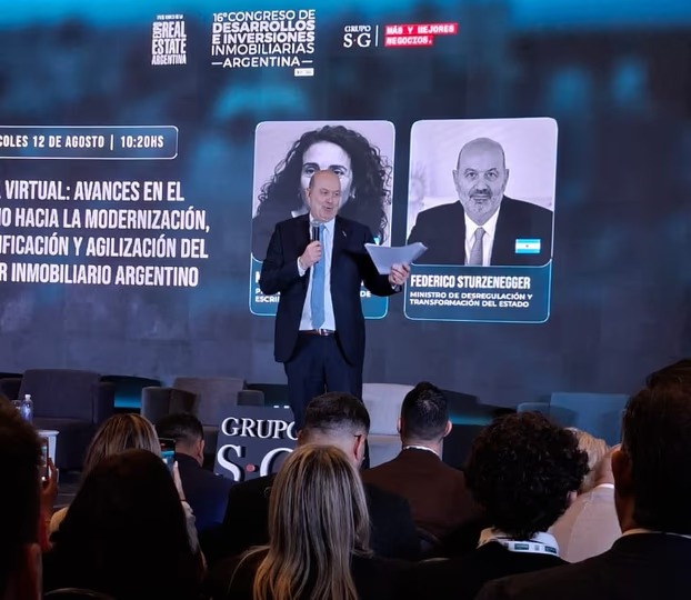Sturzenegger: “Hemos crecido 10% tras 15 años de estancamiento” “El sector bancario tiene que hacer un cambio de chip”, sostuvo.