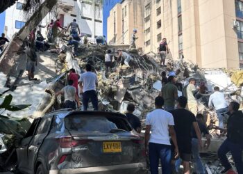 Un fuerte terremoto de 7,4 sacudió a Colombia y dejó al menos 111 muertos