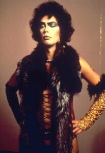 Murió Tim Curry, protagonista del clásico de culto “Rocky Horror”