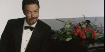 Murió Tim Curry, protagonista del clásico de culto “Rocky Horror”