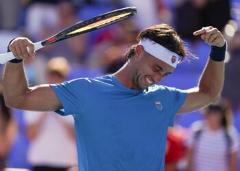 Tirante derrotó a Mensik y avanzó a los cuartos de final en Cincinnati