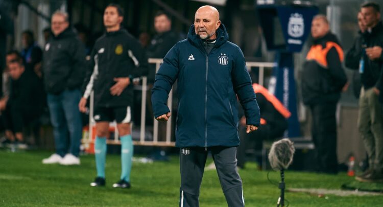 El entrenador Albiazul cosechó el primer triunfo de su ciclo.