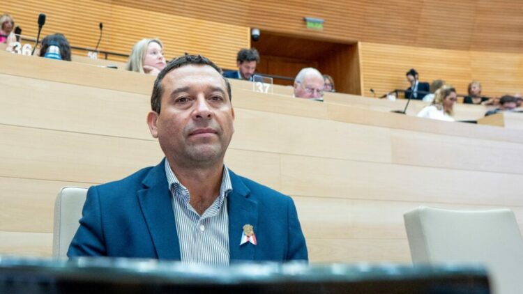 Tras pedir licencia, el legislador "Cañito" Flores renunció a su banca provincial Cañito Flores