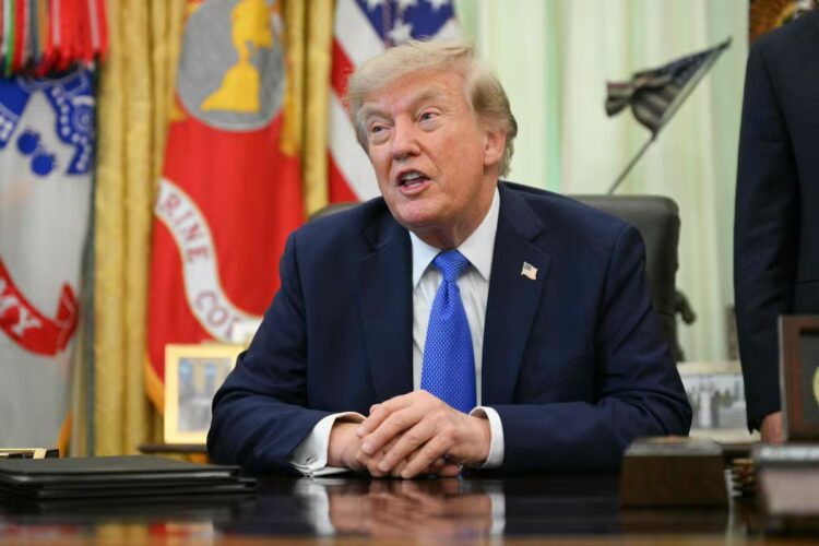 Trump desafió a la Corte Suprema con nuevos decretos para restringir la ciudadanía por nacimiento.