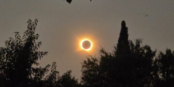 Un eclipse solar regaló a millones de europeos una noche fugaz