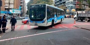 Un hombre de 70 años fue atropellado por un colectivo