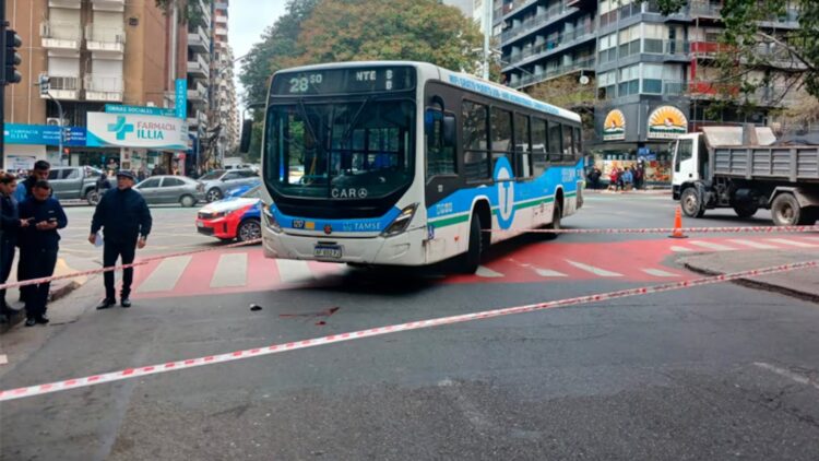 Un hombre de 70 años fue atropellado por un colectivo El accidente ocurrió este jueves en horas del mediodía en el centro de la ciudad.