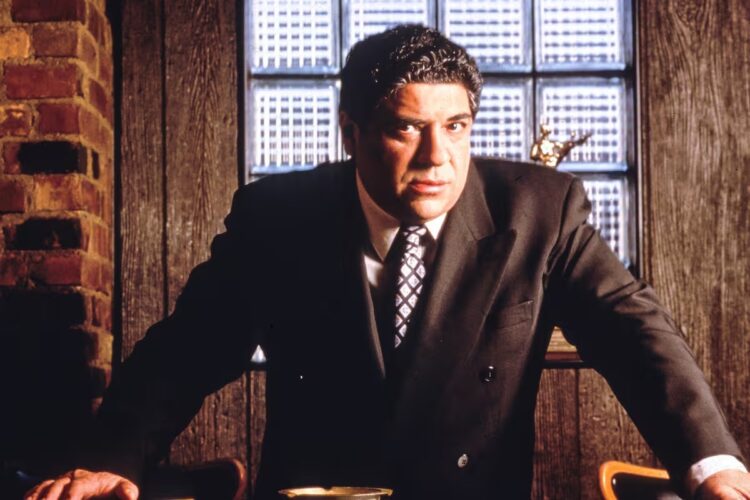 Murió Vincent Pastore, el inolvidable "Big Pussy" de Los Soprano Vincent Pastore construyó una carrera de más de cuatro décadas entre el cine y la televisión, aunque su papel de Salvatore "Big Pussy" Bonpensiero en Los Soprano quedó como el personaje que lo convirtió en una figura reconocida por el público de todo el mundo.