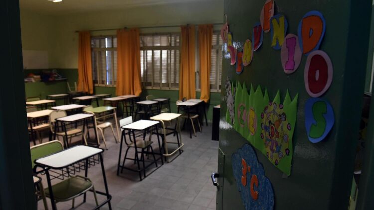 Un nuevo paradigma poblacional y de desarrollo para la Argentina La Argentina atraviesa una fuerte transformación demográfica, con una caída histórica de la fecundidad que abre nuevos desafíos y oportunidades para la educación, la productividad y el desarrollo.