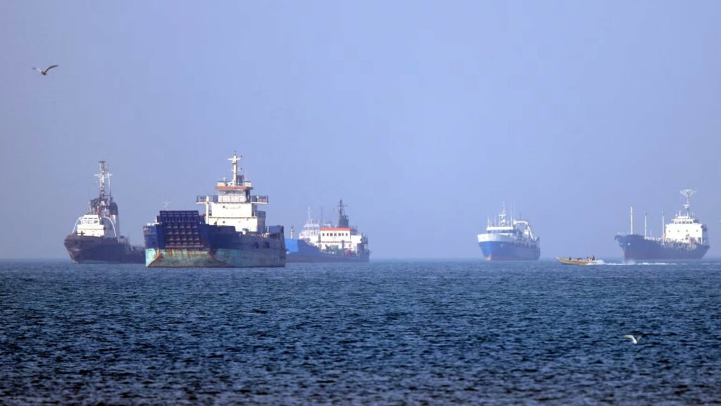 Washington y Teherán se atribuyen el control del Estrecho de Ormuz