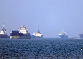 Washington y Teherán se atribuyen el control del Estrecho de Ormuz