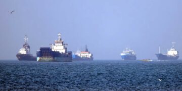 Washington y Teherán se atribuyen el control del Estrecho de Ormuz