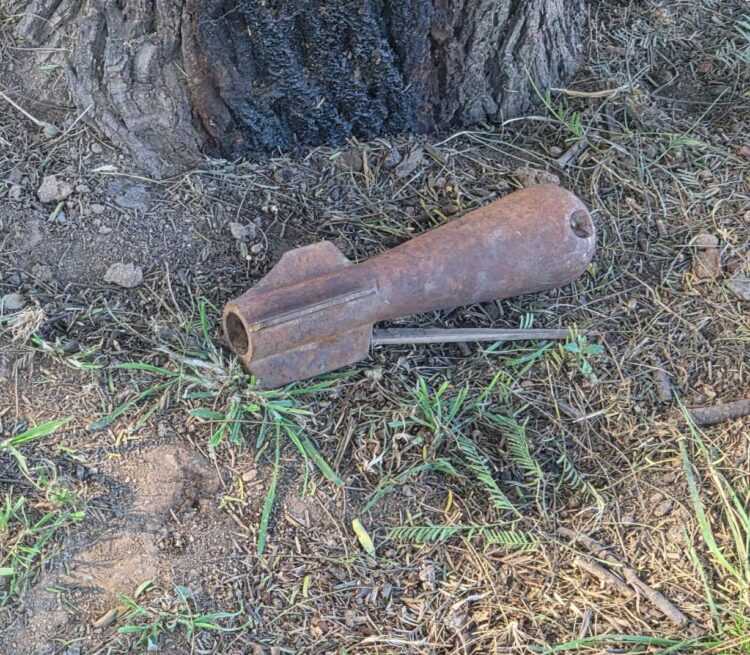 Hallan un artefacto explosivo y despliegan un operativo de seguridad Un artefacto explosivo fue hallado en la vía pública de barrio Bella Vista. La Brigada de Explosivos intervino con un operativo preventivo y retiró el elemento sin que se registraran incidentes.