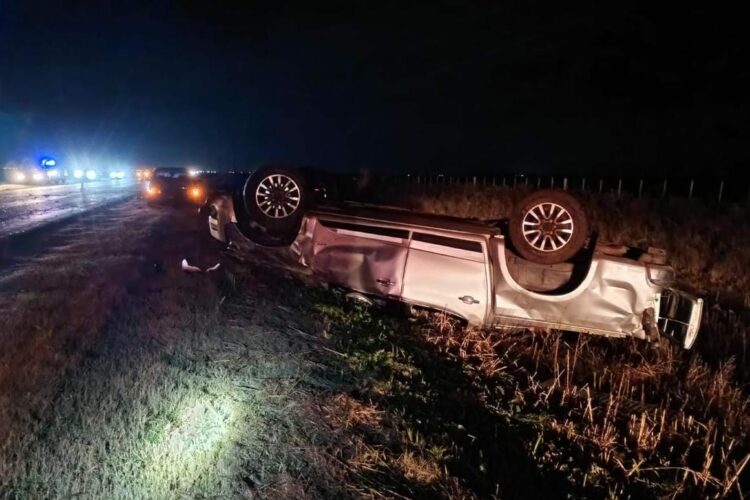 Un hombre de 49 años falleció este domingo tras volcar con su camioneta sobre la Ruta Provincial N.° 3, en cercanías de Canals. Investigan las causas del siniestro vial.