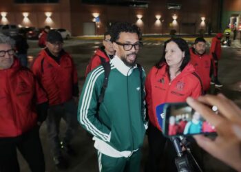 Vozinha ya está en Chile: fue recibido por una multitud y se suma a Colo-Colo