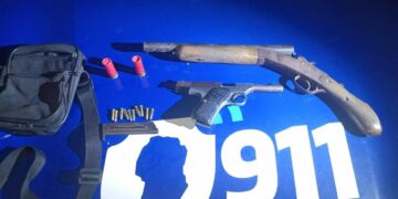 Detuvieron a un hombre que amenazó a un empleado de un bar y le secuestraron dos armas de fuego