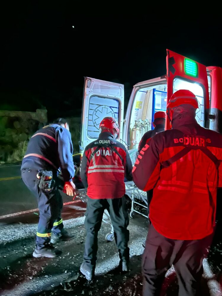 Se fracturó el tobillo mientras hacía senderismo y fue rescatada por el DUAR Una mujer de 32 años sufrió una fractura de tobillo mientras realizaba senderismo y fue rescatada por efectivos del DUAR tras recorrer un sector agreste cercano a la Ruta E-34.