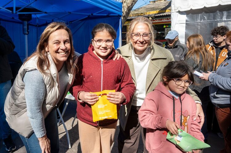 Córdoba amplía el acceso a la salud visual y llevará controles oftalmológicos a 27 municipios Dos unidades móviles recorrerán 27 municipios cordobeses durante tres semanas para realizar controles oftalmológicos y entregar anteojos gratuitos a niños y adolescentes de 6 a 17 años.