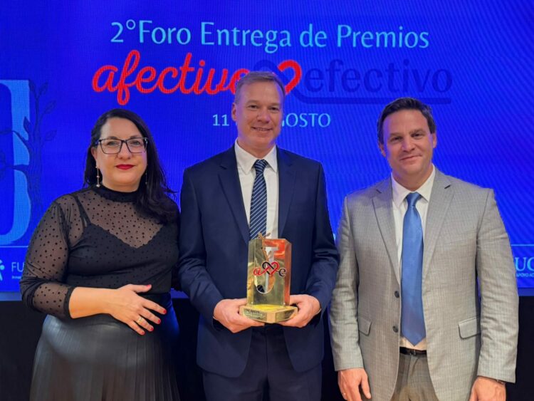 APROSS + Cerca fue reconocido a nivel nacional por su impacto en el acceso a la salud APROSS + Cerca fue distinguido con el Premio Afectivo-Efectivo Argentina 2026 por su aporte a la atención sanitaria y por acercar servicios de salud a distintos puntos de la provincia de Córdoba.