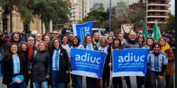 Científicos y docentes universitarios se movilizaron en Córdoba Científicos y docentes universitarios se movilizaron en Córdoba