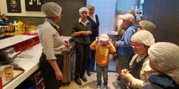 Entre cocinas impecables y trabajo en equipo: la rica experiencia en un McDonald’s