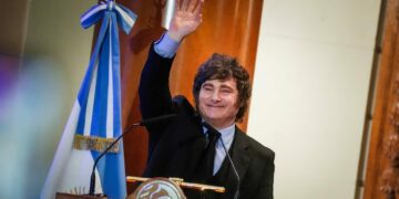 Milei vuelve a la escena pública con un discurso por el homenaje a San Martín