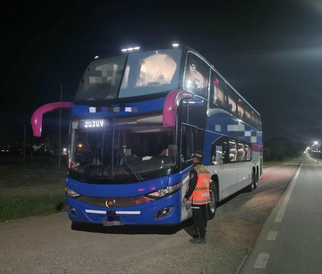 Viajaban en colectivo hacia Jujuy y fueron detenidos con drogas