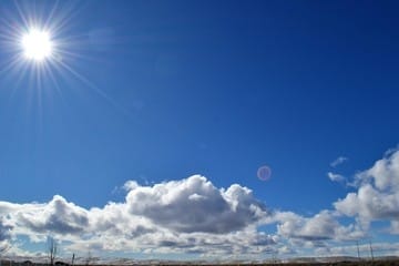 Córdoba tendrá un domingo templado con aumento de nubosidad hacia la noche La jornada del domingo se presentará con buen tiempo en Córdoba: cielo despejado durante la mañana, una máxima de 21°C por la tarde y aumento de la nubosidad hacia la noche.