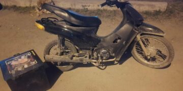 Dos detenidos tras asaltar a un repartidor en Córdoba: recuperaron la moto robada