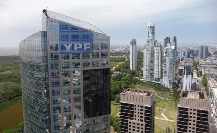 YPF vendió la mayoría accionaria de Metrogas a Edenor por US$780 millones YPF