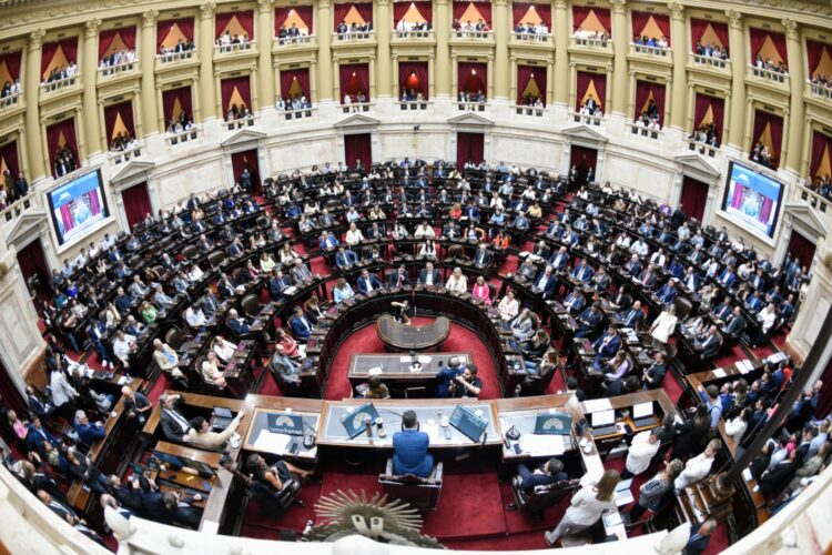 Diputados debate un proyecto para dar una segunda oportunidad Diputados analiza un proyecto que busca revisar judicialmente las deudas de personas sobreendeudadas y establecer controles frente a intereses abusivos y prácticas de cobranza agresivas.