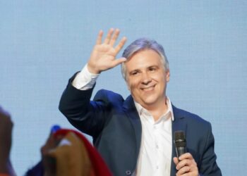 Llaryora encabeza una amplia agenda por el feriado