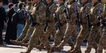 El Gobierno oficializó aumentos salariales para militares, fuerzas de seguridad y empleados públicos