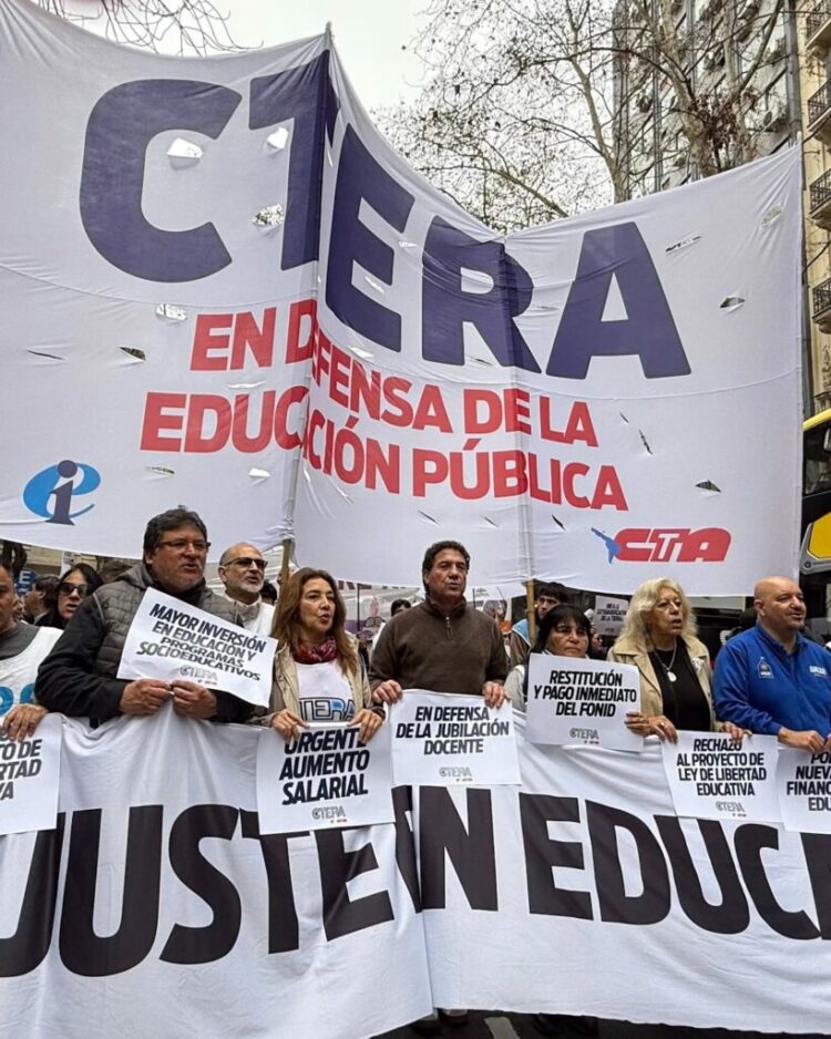 Roberto Cristalli, titular de UEPC, presente en la marcha en CABA.