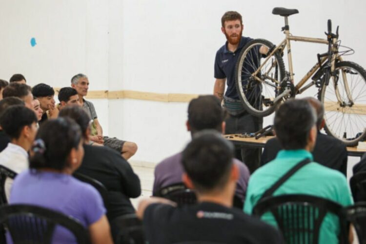 Curso gratuito de reparación de bicicletas en Córdoba: cuándo comienza y cómo inscribirse Curso de reparación de bicicletas en la Universidad Libre del Ambiente.