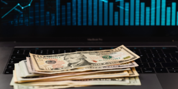 FIX SCR, calificadora de riesgo, difundió proyecciones sobre el dólar y otras variables macroeconómicas argentina.