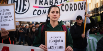 Bajo el lema “Ponete la camiseta” realizarán una jornada federal en defensa de la ciencia "𝘿𝙚𝙨𝙛𝙞𝙣𝙖𝙣𝙘𝙞𝙖𝙧 𝙚𝙡 𝙘𝙤𝙣𝙤𝙘𝙞𝙢𝙞𝙚𝙣𝙩𝙤 𝙥𝙧𝙤𝙙𝙪𝙘𝙞𝙙𝙤 𝙥𝙤𝙧 𝙣𝙪𝙚𝙨𝙩𝙧𝙤 𝙥𝙪𝙚𝙗𝙡𝙤 𝙩𝙖𝙢𝙗𝙞é𝙣 𝙚𝙨 𝙥𝙚𝙧𝙙𝙚𝙧 𝙨𝙤𝙗𝙚𝙧𝙖𝙣í𝙖". Foto: José María (joseeff.k).