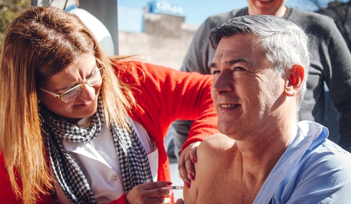 Vacunación en Córdoba: aplicaron más de 2.400 dosis en seis jornadas Passerini recorrió la Dirección de Especialidades Médicas Centro donde se realizaron inoculaciones bajo la modalidad "autovac".