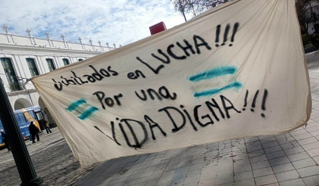 Jubilados, cada vez más endeudados y ante la disyuntiva de comer o medicarse