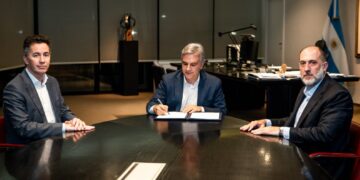 El gobernador presentó la iniciativa que busca aliviar el endeudamiento de las familias cordobesas.