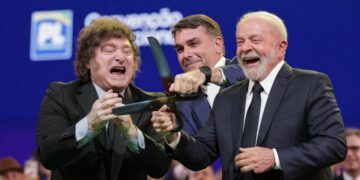 Foto de archivo de Javier Milei y Luiz Inácio Lula da Silva.