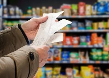 Crece el peso de impuestos y servicios y caen las compras de alimentos Crece el peso de impuestos y servicios y caen las compras de alimentos