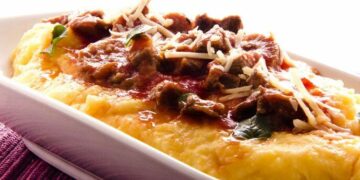 La polenta es una de las preparaciones más rápidas y simples para resolver el menú de invierno. Foto: Alicante.