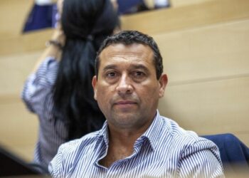 Cuestionan a “Cañito” Flores por llevar a la Legislatura a asesores con antecedentes penales