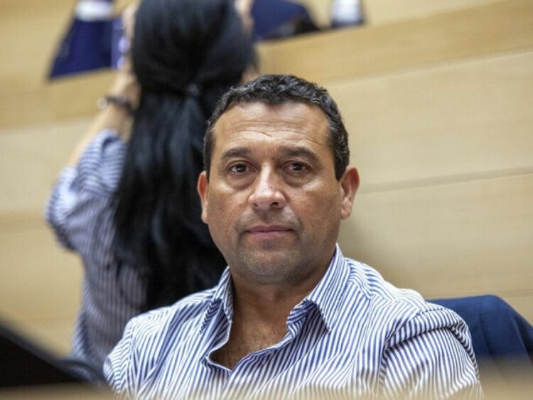 La investigación por abuso y explotación infantil en el norte cordobés puso bajo la lupa a cuatro asesores vinculados a “Cañito” Flores, algunos con condenas o imputaciones por distintos delitos.